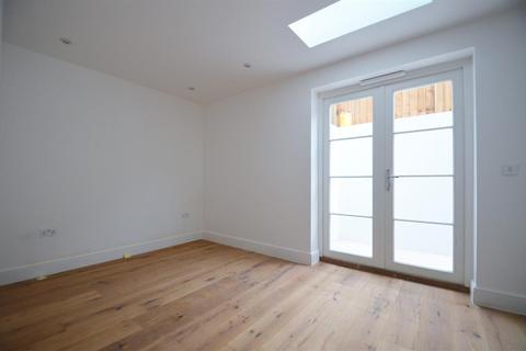 Flat 3, 13 Carlton Road, London, W5 2AW