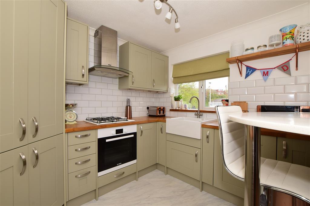 Harvesters Close, Rainham, Gillingham, Kent 3 bed link detached house