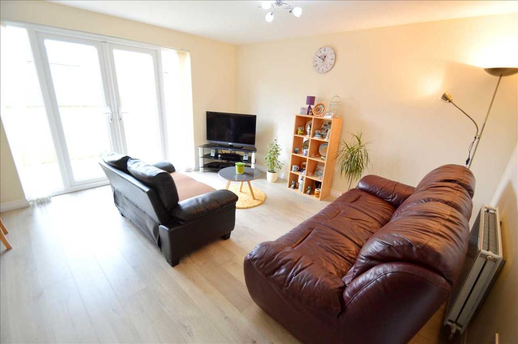 Living Room / Dining