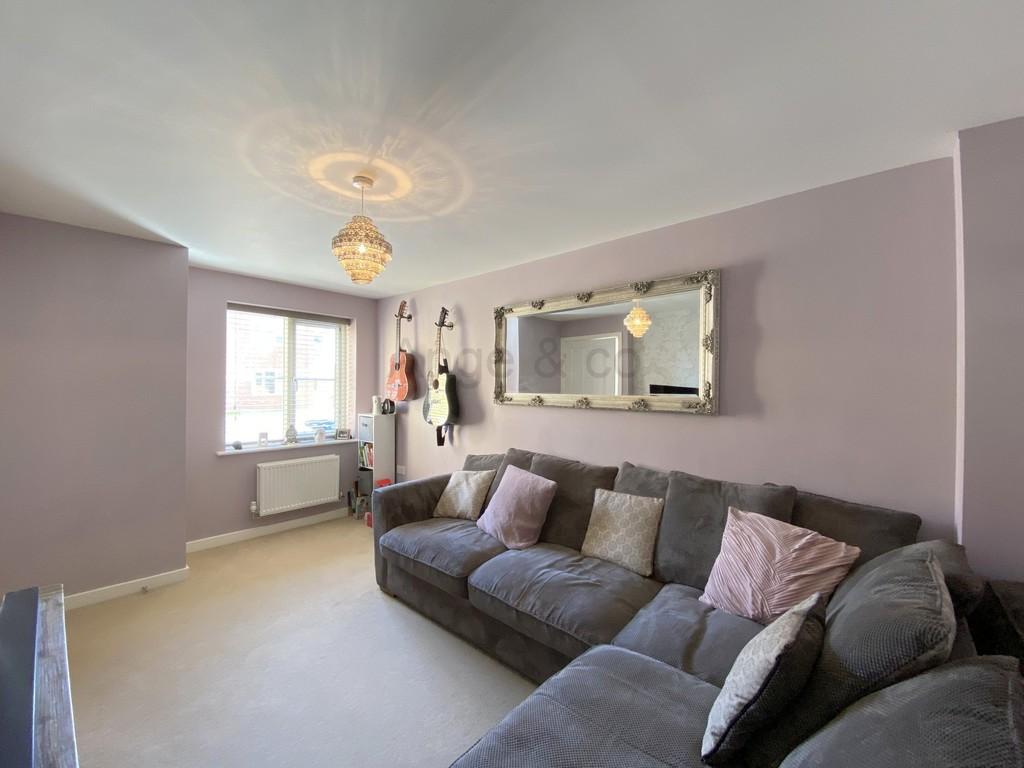 Hunton Road, Oulton, Lowestoft 2 bed semidetached house £180,000