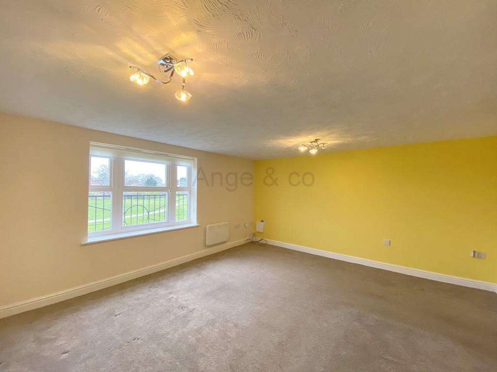 Rushton Drive, Carlton Colville, Lowestoft 2 bed apartment £110,000
