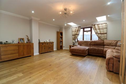 55a Highams Road, Hockley, SS5 4DF