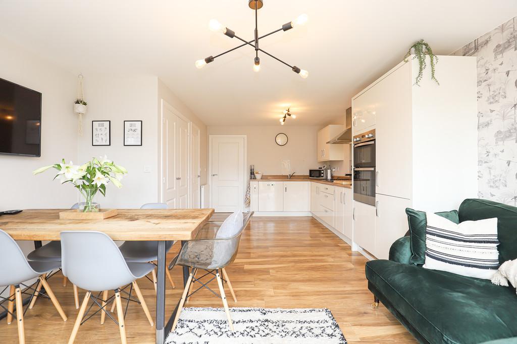 Kitchen & Dining Area
