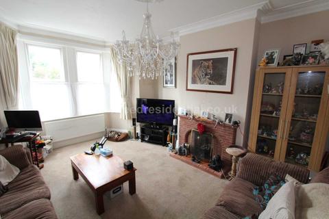 3 bedroom terraced house to rent - Glenwood Ave, Westcliff On Sea