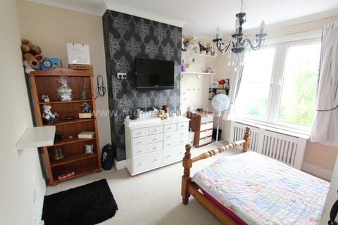 3 bedroom terraced house to rent - Glenwood Ave, Westcliff On Sea
