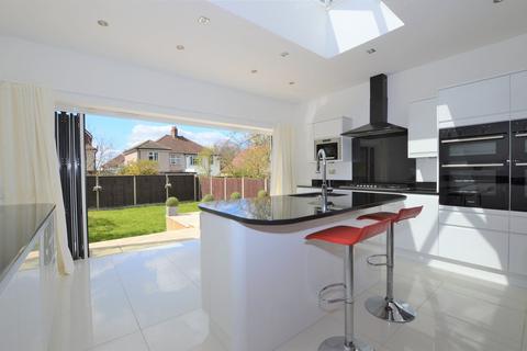 284 Broad Walk, Kidbrooke, London, SE3 8NH