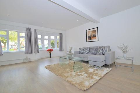 284 Broad Walk, Kidbrooke, London, SE3 8NH