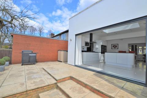 284 Broad Walk, Kidbrooke, London, SE3 8NH