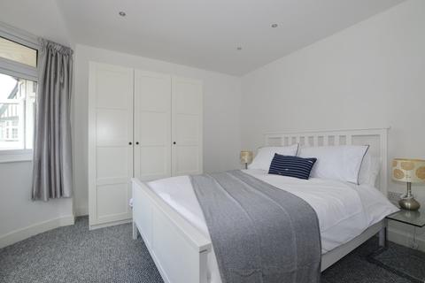 284 Broad Walk, Kidbrooke, London, SE3 8NH