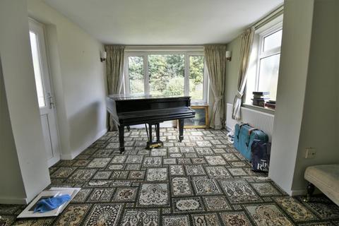 67 Hall Road, Rolleston On Dove, Burton-on-trent, DE13 9BX