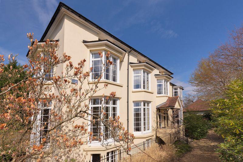 Coldharbour Lane, Hildenborough, TN11 9JS 4 bed detached house £1,250,000