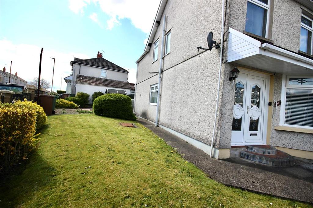 Penybryn Avenue, Cefn Fforest, Blackwood 3 bed semidetached house £