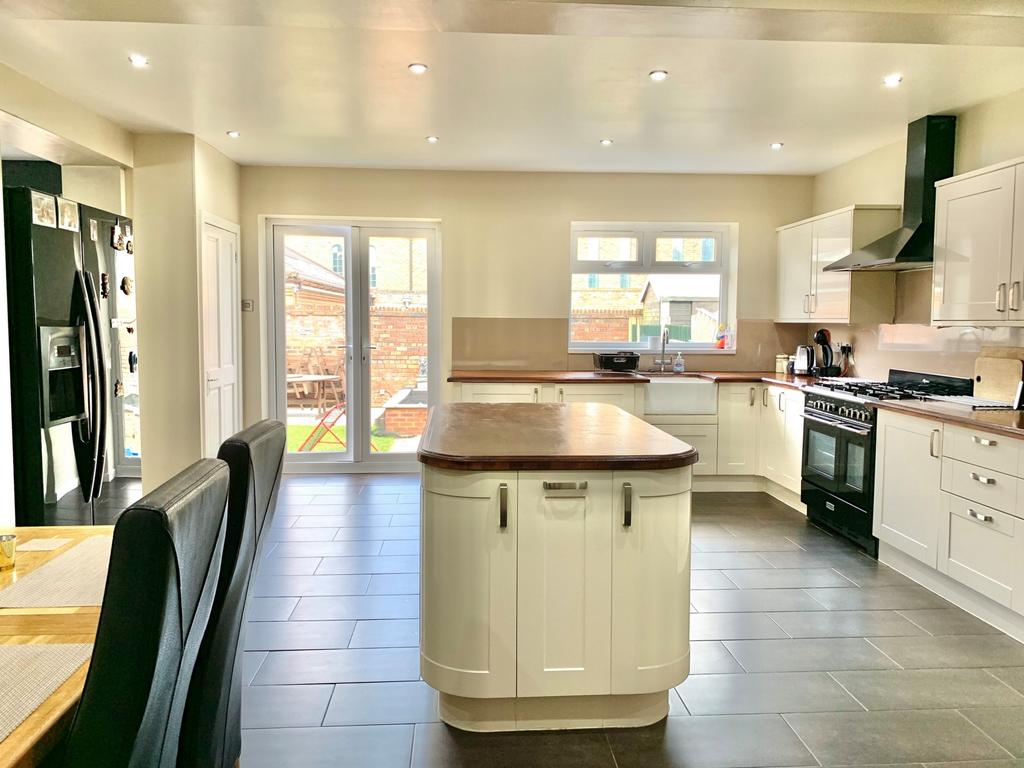 Austin Avenue, St. Helens, WA10 4 bed semidetached house £200,000