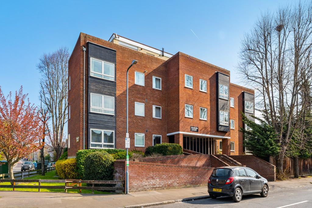 Wellesley Road, Wanstead 2 bed ground floor flat £390,000