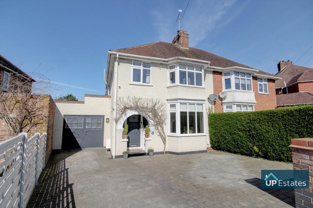 Kinross Road, Leamington Spa 3 bed semidetached house £425,000