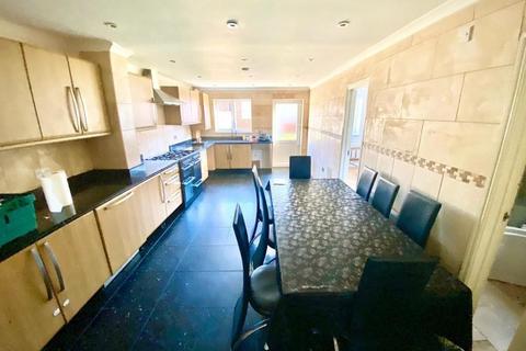5 bedroom semi-detached house to rent - The Broadway, Greenford