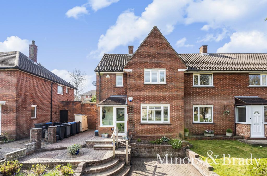 Leveret Close, New Addington 2 bed end of terrace house £350,000