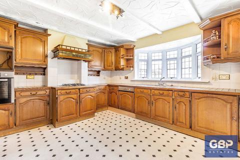 1 Birch Crescent, Hornchurch, RM11 2NN