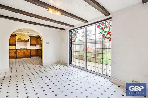1 Birch Crescent, Hornchurch, RM11 2NN