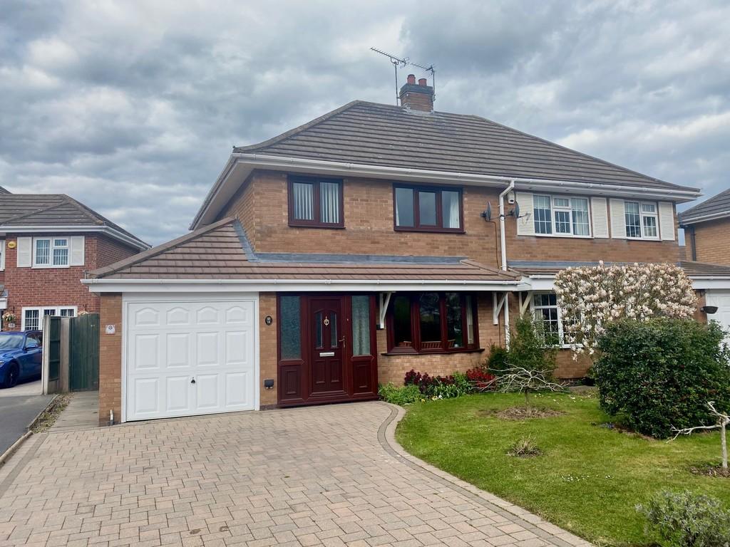 Woodcote Avenue, St Nicolas Park, Nuneaton 3 bed semidetached house