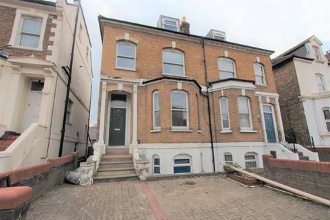 5 bedroom semi-detached house to rent, Mayes Road, London N22