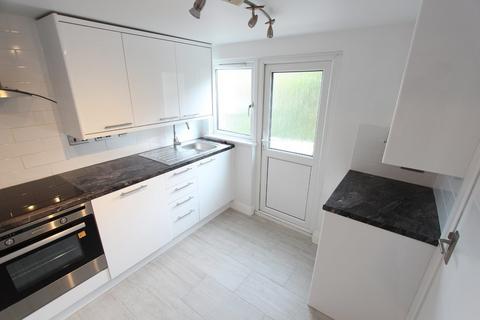 5 bedroom semi-detached house to rent, Mayes Road, London N22