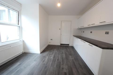 5 bedroom semi-detached house to rent, Mayes Road, London N22