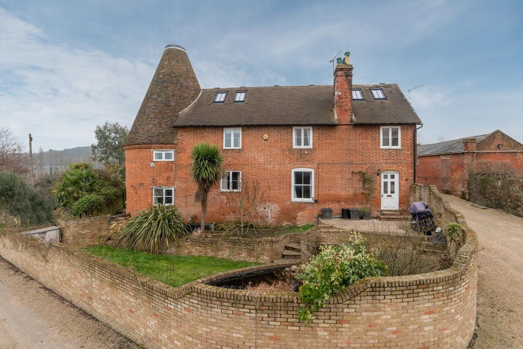 Staple Street, Hernhill, Faversham, Kent 5 bed detached house £1,100,000