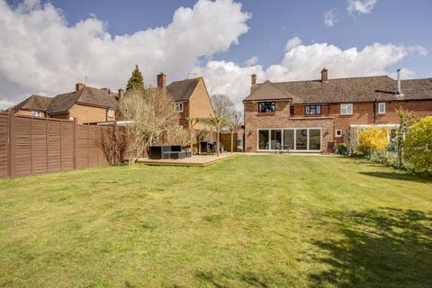 27 Hearnes Meadow, Seer Green, Beaconsfield, HP9 2YJ