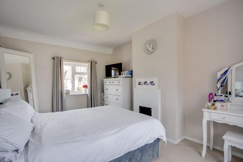 27 Hearnes Meadow, Seer Green, Beaconsfield, HP9 2YJ