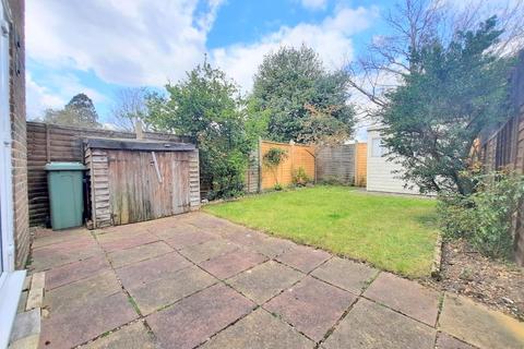 7 Fawns Manor Close, Feltham, TW14 8EN