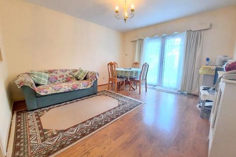 7 Fawns Manor Close, Feltham, TW14 8EN