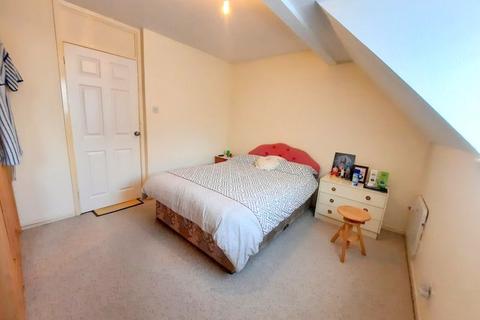 7 Fawns Manor Close, Feltham, TW14 8EN