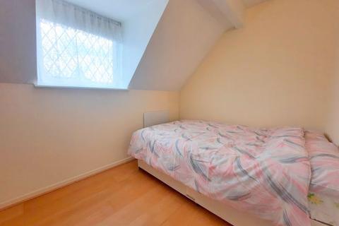 7 Fawns Manor Close, Feltham, TW14 8EN
