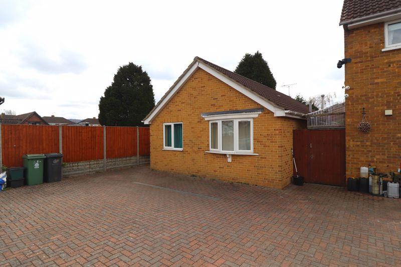 Hucclecote Road, Gloucester 2 bed bungalow £700 pcm (£162 pw)