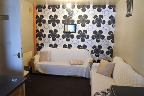 25 Lister View, Bradford, BD8 8DJ