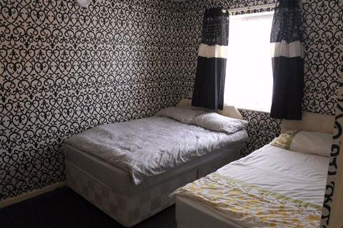 25 Lister View, Bradford, BD8 8DJ