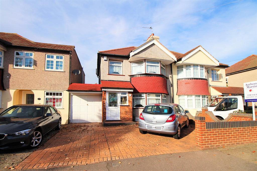 Axminster Crescent, Welling 3 bed semidetached house £1,500 pcm (£