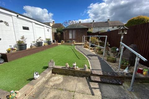 24 Greenview Drive, Northampton, NN2 7LA