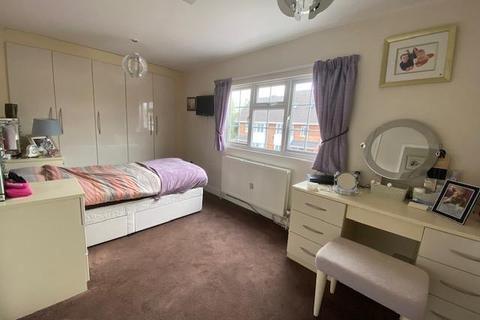 24 Greenview Drive, Northampton, NN2 7LA