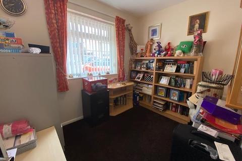 24 Greenview Drive, Northampton, NN2 7LA
