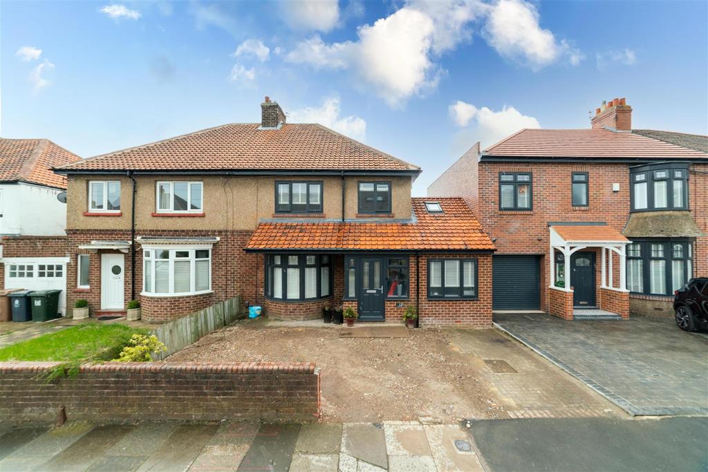Manor Grove, Benton, Newcastle Upon Tyne 3 bed semidetached house £