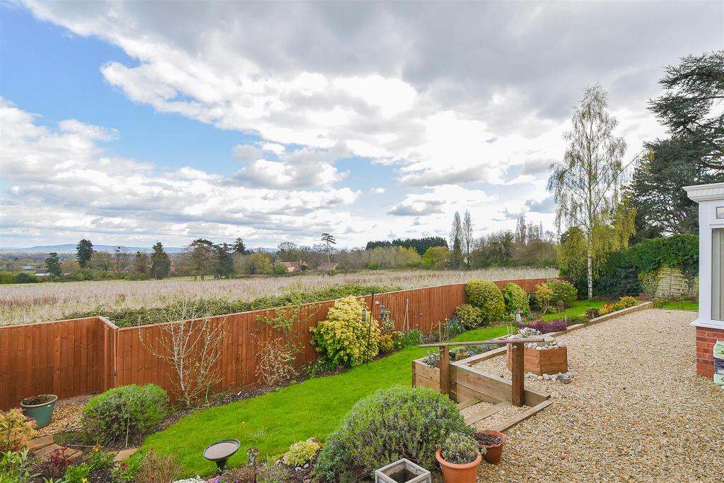 The Moorlands, Malvern Wells 4 bed detached house £440,000