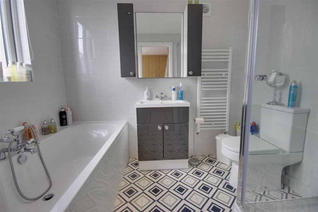 En-Suite Bath/Shower Room