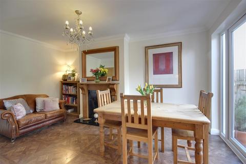 56 Derrymore Road, Willerby, Hull, HU10 6ET