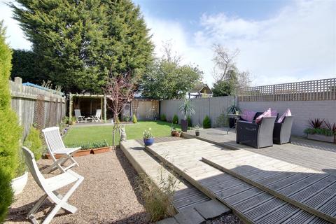 56 Derrymore Road, Willerby, Hull, HU10 6ET