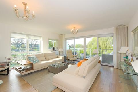 8 Barn Elms Close, Worcester Park, KT4 7AP