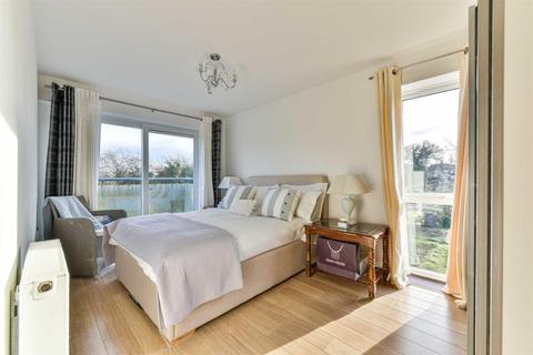8 Barn Elms Close, Worcester Park, KT4 7AP