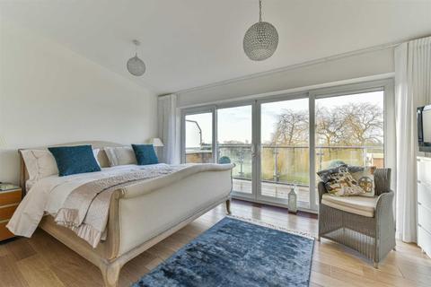 8 Barn Elms Close, Worcester Park, KT4 7AP