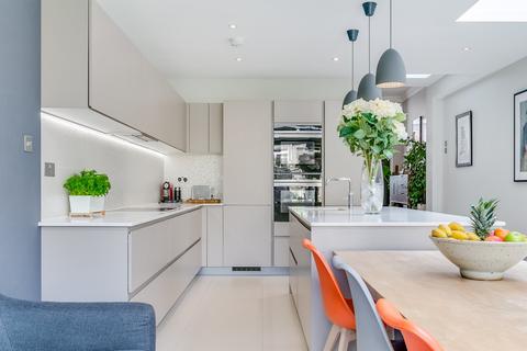 25 Wiseton Road, London, SW17 7EE